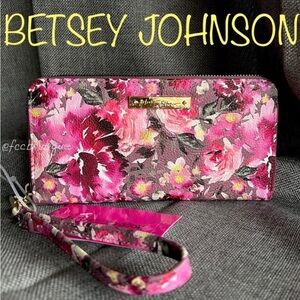 BETSEY JOHNSON checkbook floral wallet wristlet mauve